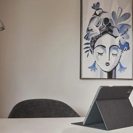 Chic Designer Next - Hilton