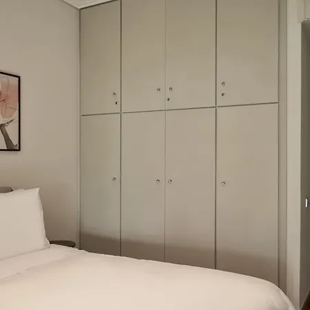 Chic Designer Next - Hilton *